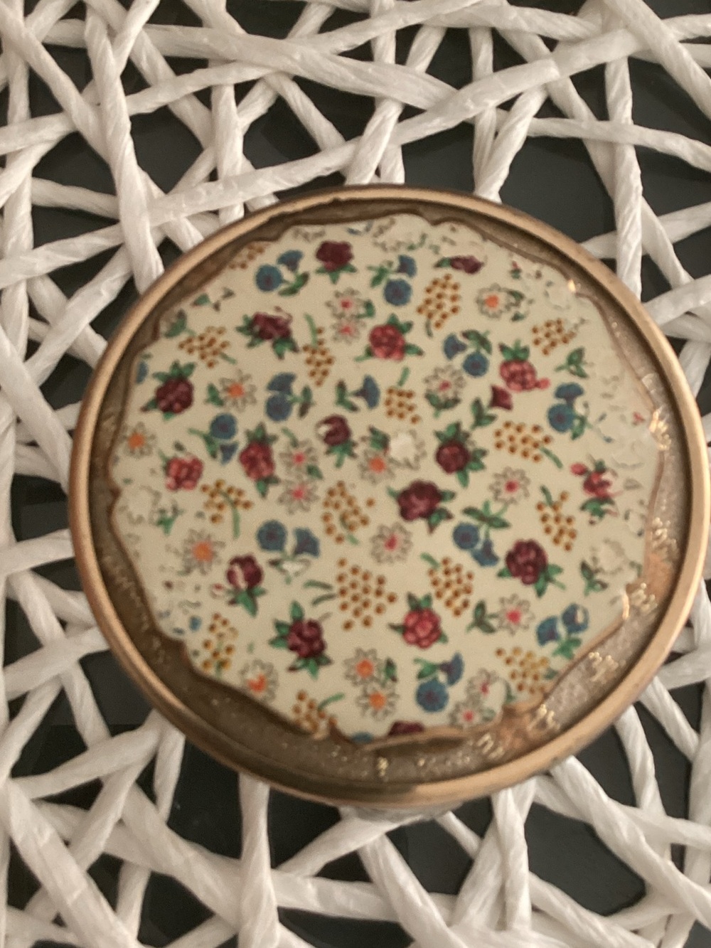 Vintage Floral Compact by Stratton. Vintage and beautiful. Gold trim is lovely!
